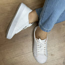 [MEGA PROMOÇÃO MÊS DO CONSUMIDOR] - COMBO OKAY!  2 PARES - Tênis Ortopédico SlimFit Branco + Slip Ortopédico Nobuc Glitter